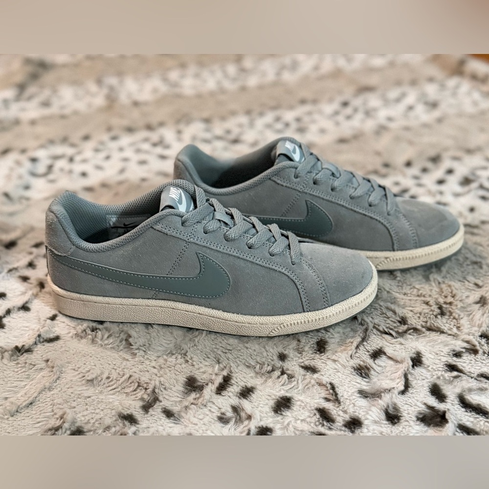 Nike Women’s Court Royale Suede Shoes - Picture 2 of 11